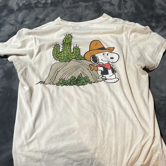 graphic T-Shirt | Snoopy design - Picture 3 of 3